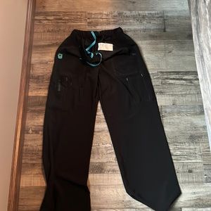 Women’s carhartt scrub pants size small petite